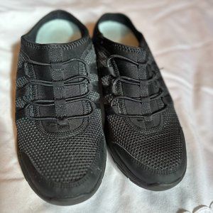 Vionic Slip-On Sneakers - Black - Size 9